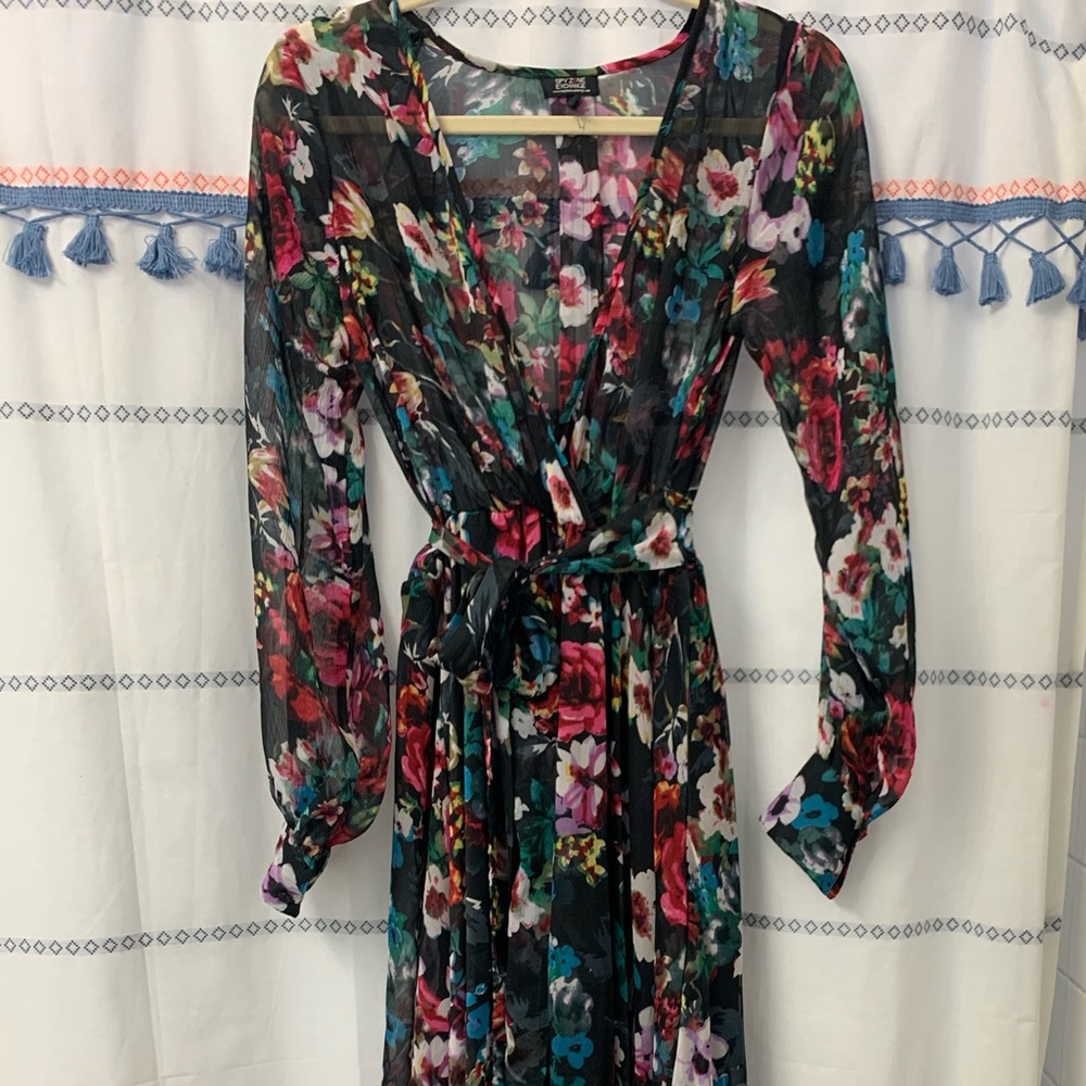 LOW NECK FLORAL MAXI DRESS WITH TIED WAIST